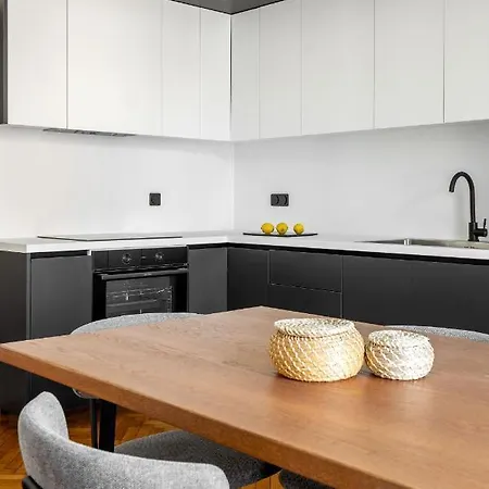 Bauhomm Zoia Suites Apartment