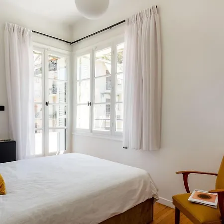 Bauhomm Zoia Suites *