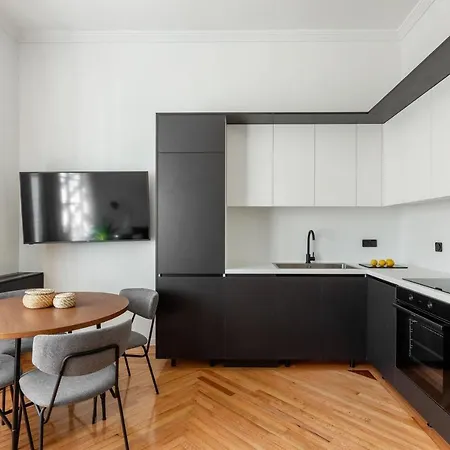 Bauhomm Zoia Suites Apartment