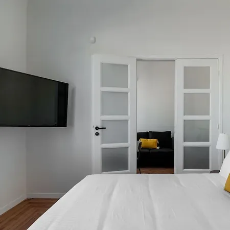 Bauhomm Zoia Suites Apartment *