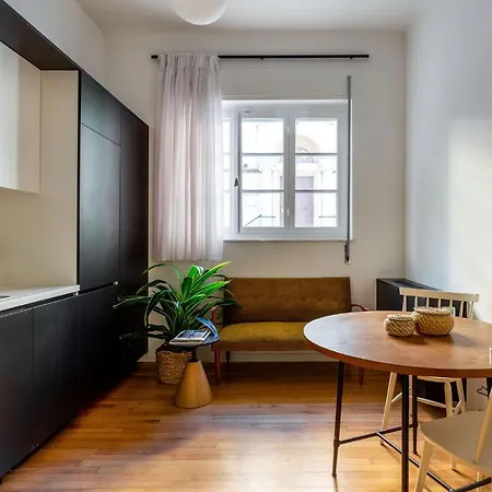 Bauhomm Zoia Suites *