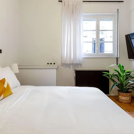 Bauhomm Zoia Suites *