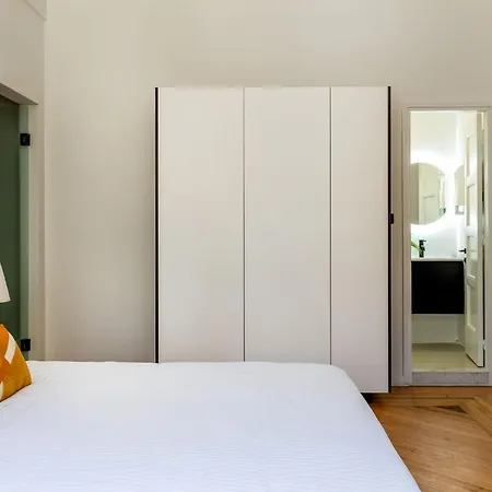 Bauhomm Zoia Suites *